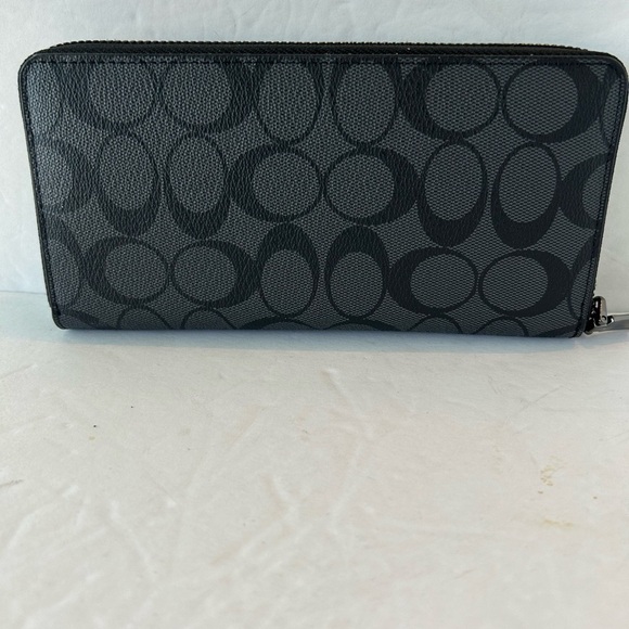 NIB 3PC Printed Canvas Wallet Set, “O” Design (not Coach), Dust bag included - Picture 10 of 11